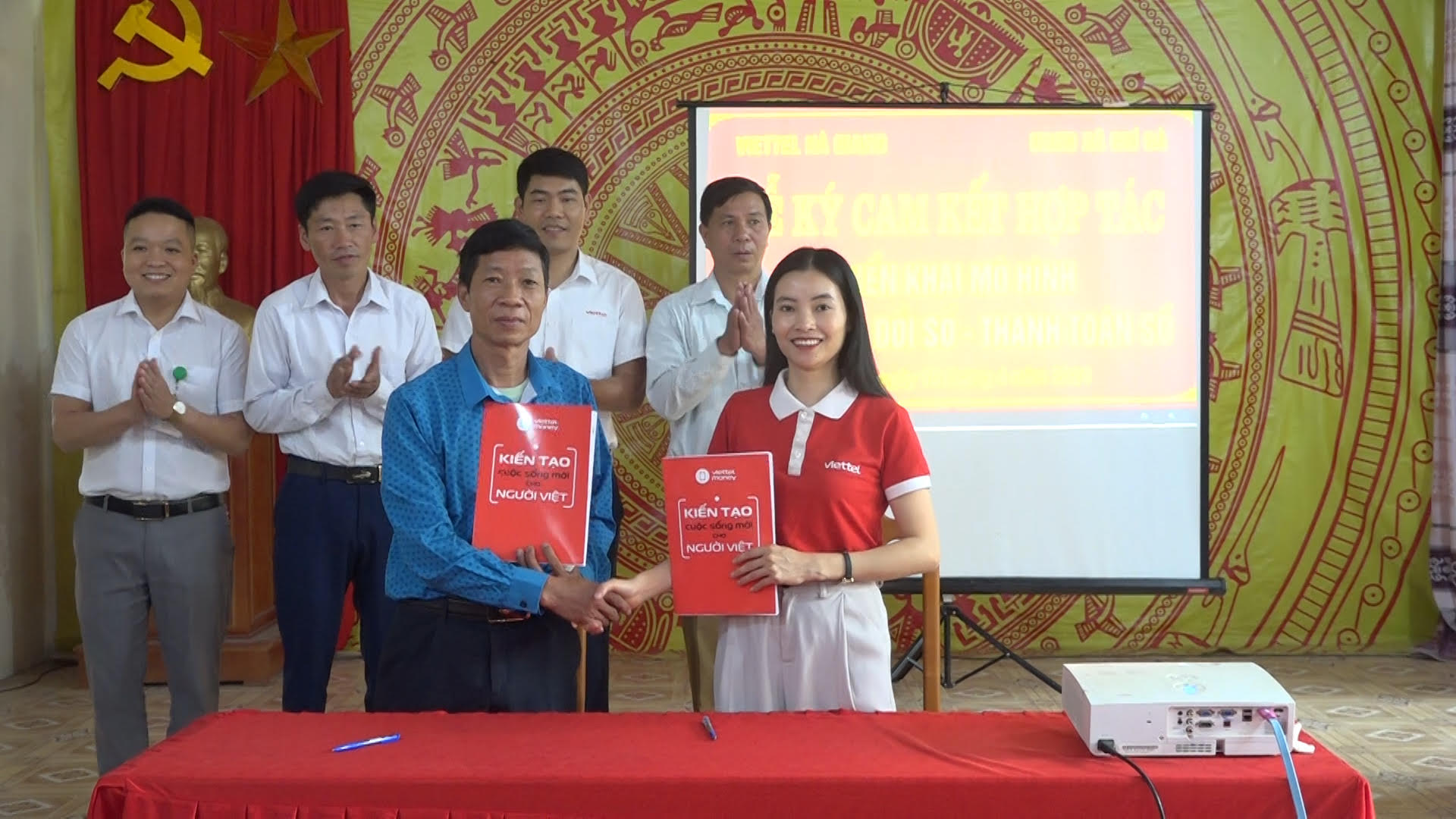 Lễ ký kết hợp tác giữa Viettel Hà Giang với UBND xã Chí Cà về triển khai chuyển đổi số, thanh toán số