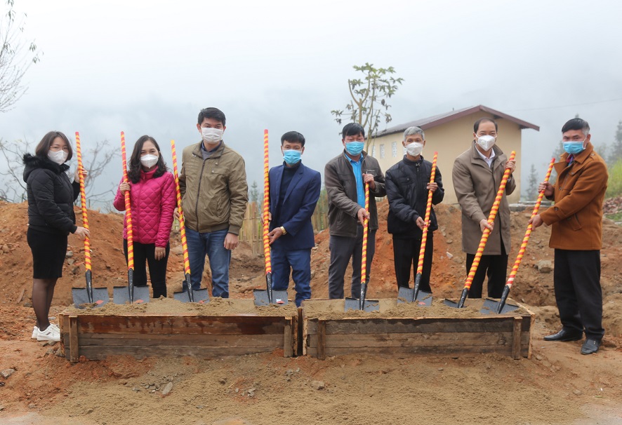 Báo NTNN/Điện tử Dân Việt và nhà tài trợ khởi công xây dựng điểm trường tại xã Cốc Rế