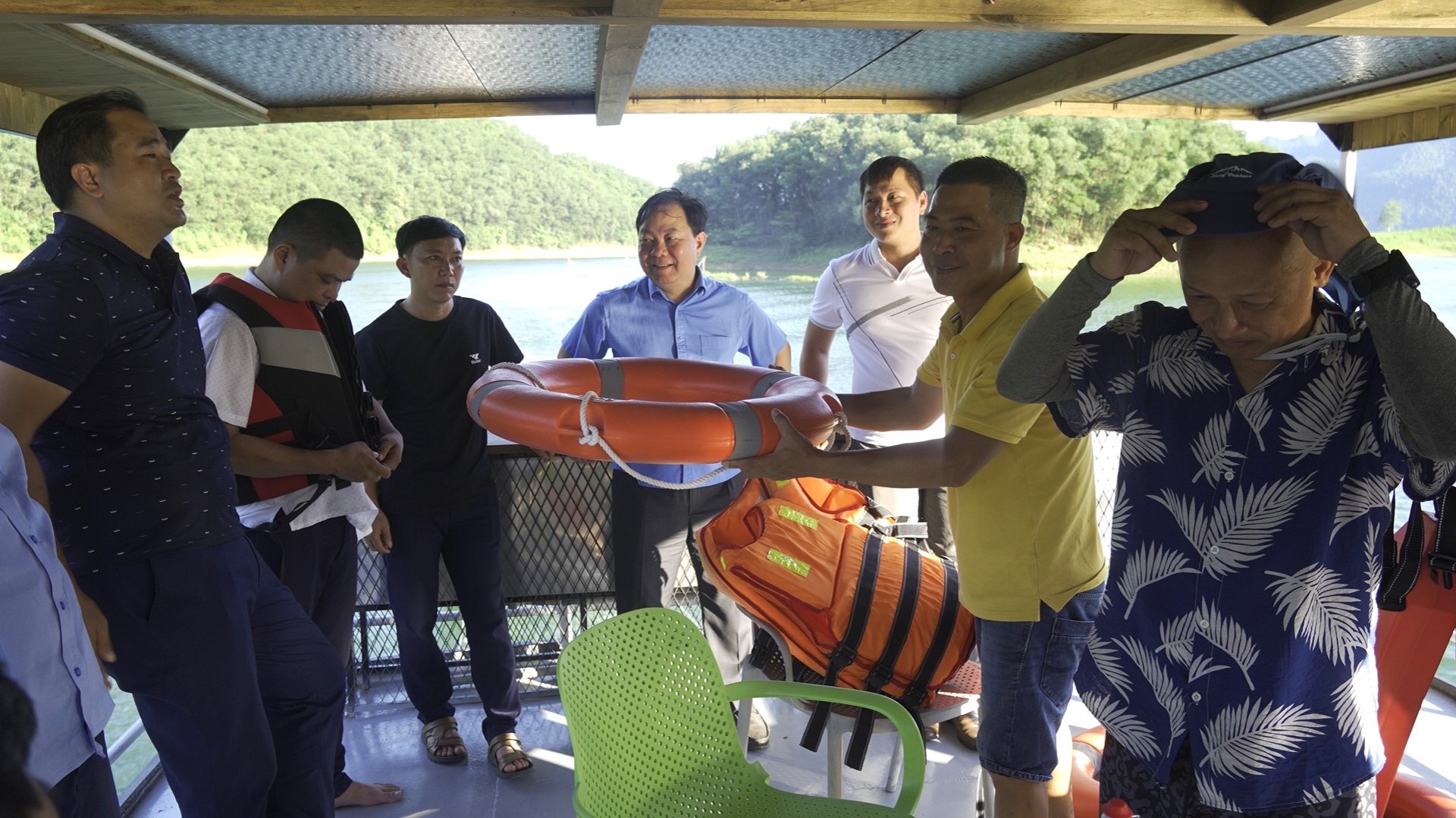 Thăm quan và trải nghiệm du lịch sông nước tại tỉnh Hoà Bình