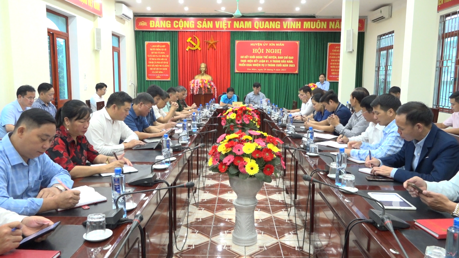 Huyện uỷ Xín Mần tổ chức Hội nghị sơ kết khối đoàn thể huyện 9 tháng đầu năm, triển khai nhiệm vụ 3 tháng cuối năm