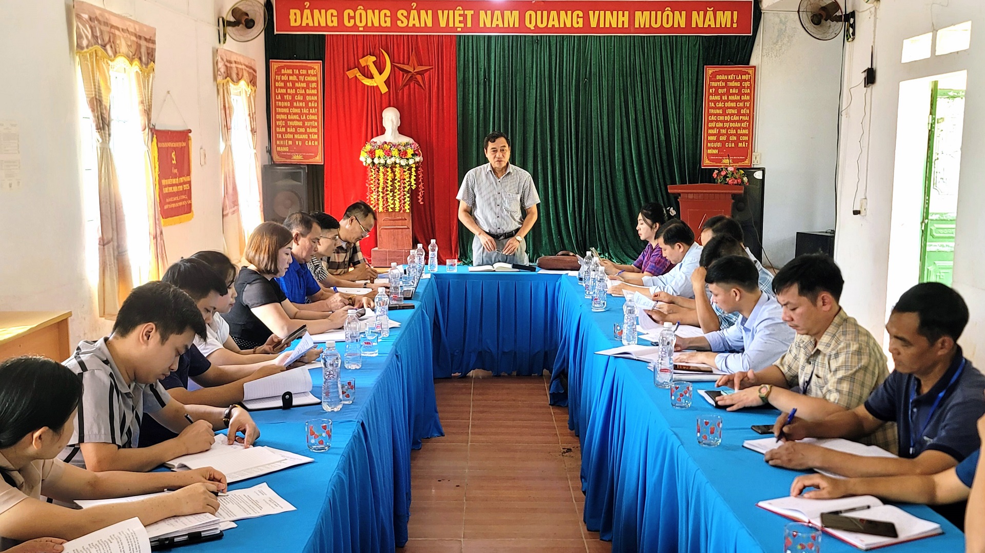 Đoàn công tác Sở Y tế làm việc tại huyện Xín Mần