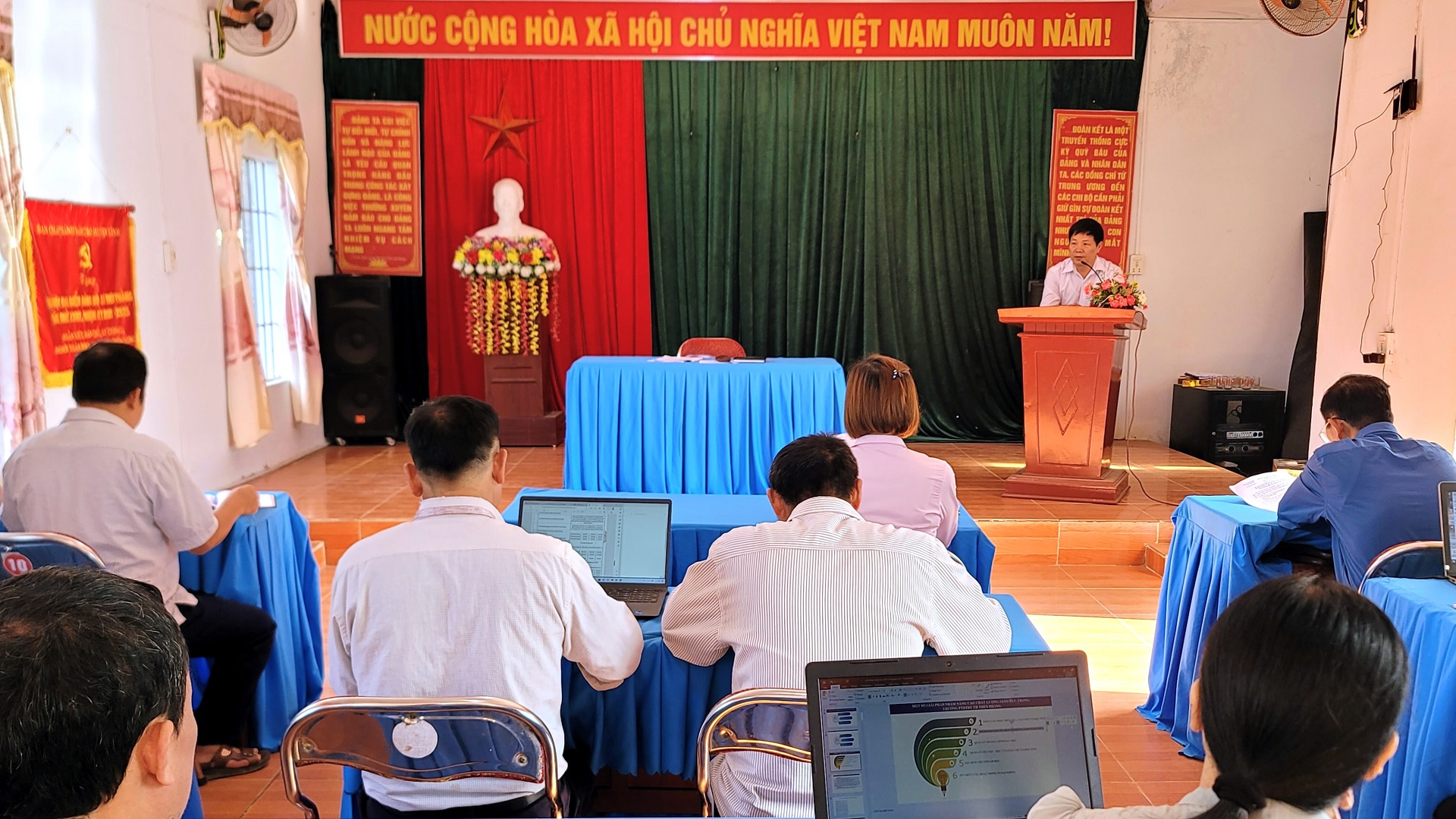 Hội đồng nhân dân huyện Giám sát tại xã Thèn Phàng
