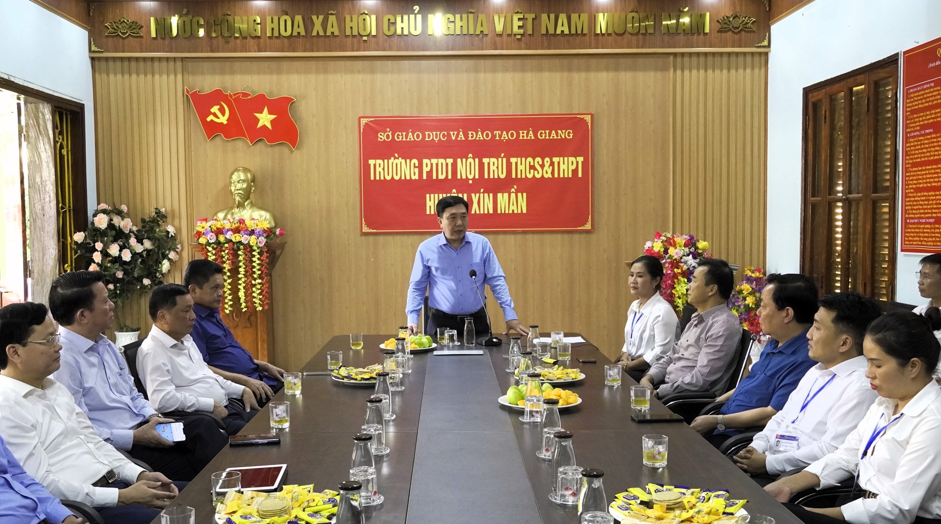 Quyền Bí thư Tỉnh ủy Nguyễn Mạnh Dũng thăm, làm việc với Trường PTDT nội trú THCS và THPT huyện Xín Mần