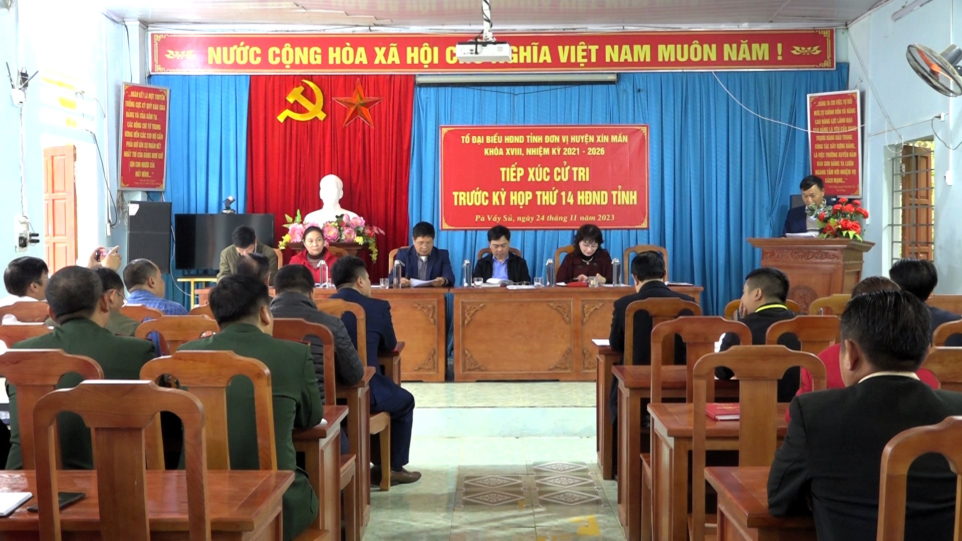 Tổ Đại biểu HĐND tỉnh ứng cử tại huyện Xín Mần tiếp xúc cử tri trước Kỳ họp thứ XIV tại xã Pà Vầy Sủ và xã Thèn Phàng