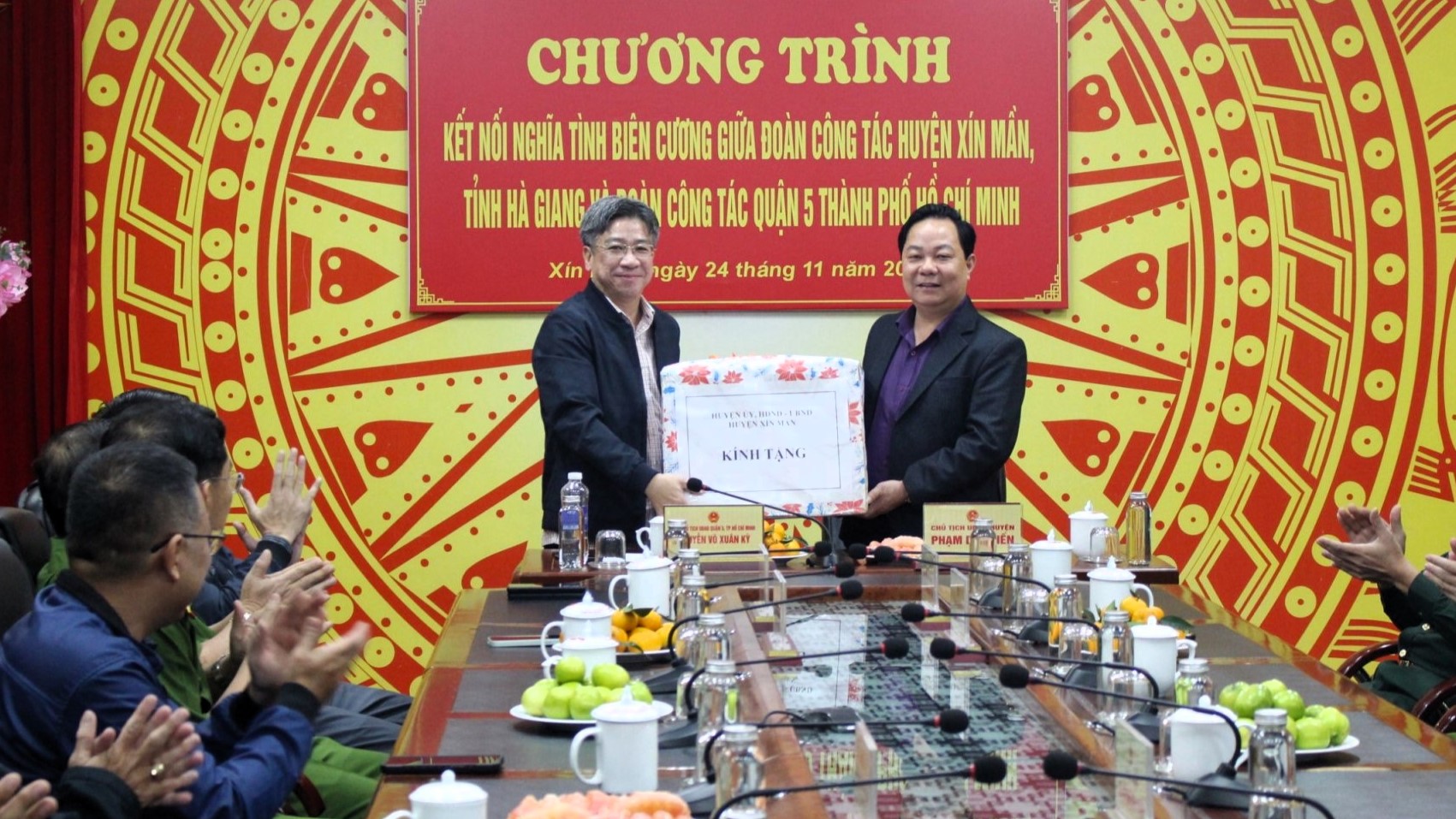 Đoàn công tác Quận 5 (TP. Hồ Chí Minh) thăm, trao đổi kinh nghiệm tại huyện Xín Mần