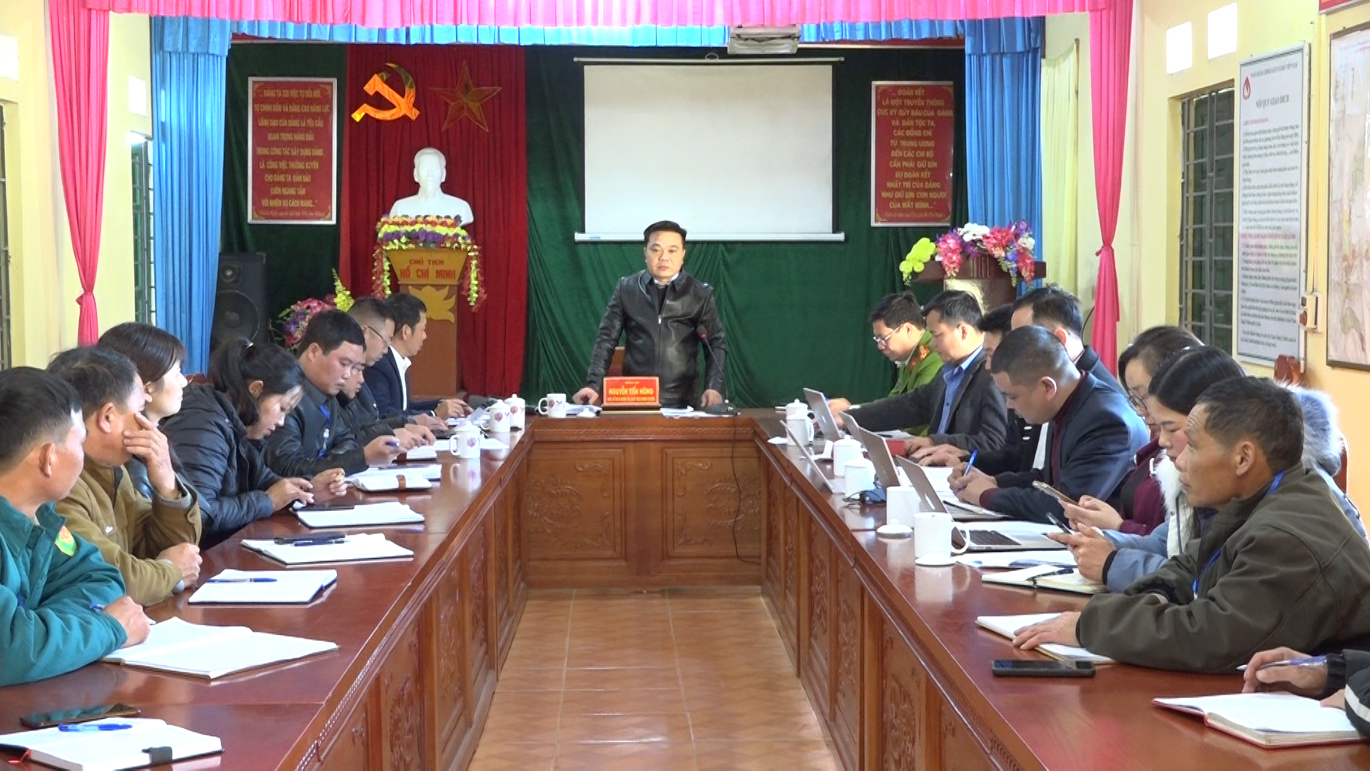 Chủ tịch UBND huyện Nguyễn Tiến Hùng kiểm tra công tác thực hiện nhiệm vụ phát triển kinh tế xã hội, quốc phòng an ninh năm 2023 tại xã Xín Mần và xã Chí Cà