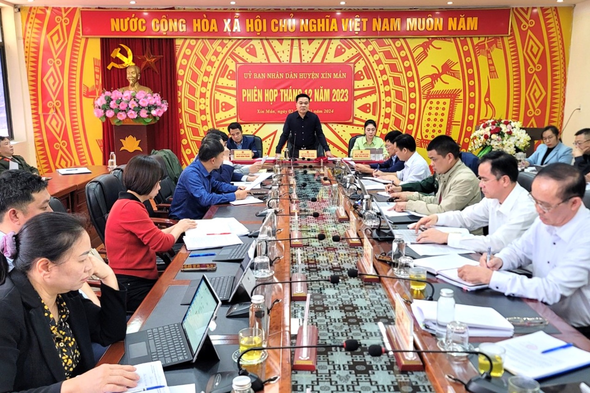 Phiên họp UBND huyện Xín Mần tháng 12 năm 2023