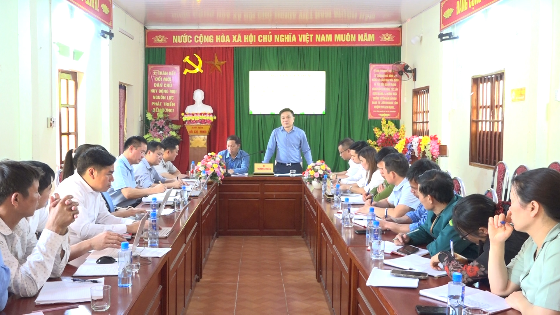 Chủ tịch UBND huyện Nguyễn Tiến Hùng làm việc tại xã Bản Ngò và xã Tả Nhìu