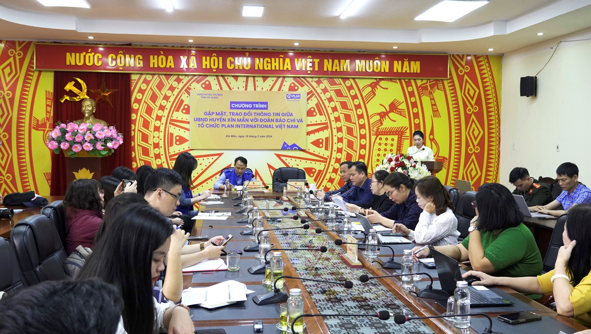 Gặp mặt, trao đổi thông tin giữa UBND huyện Xín Mần với Đoàn Báo chí và tổ chức Plan Việt Nam