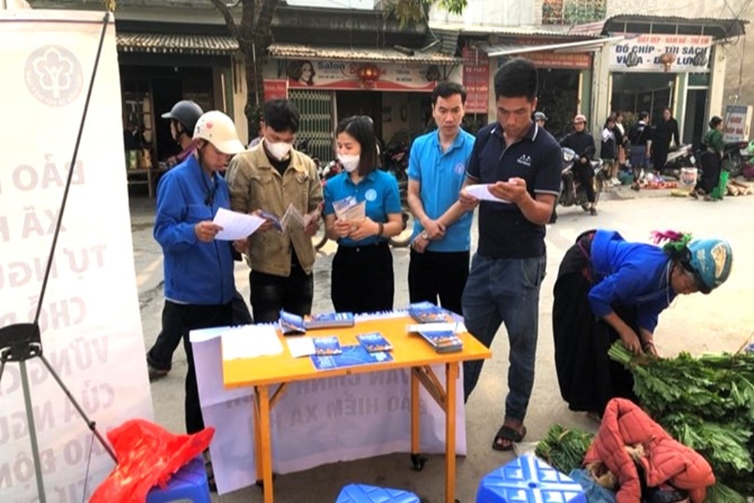 Bảo hiểm xã hội huyện Xín Mần đẩy mạnh công tác tuyên truyền, phát triển người tham gia BHXH tự nguyện, BHYT hộ gia đình