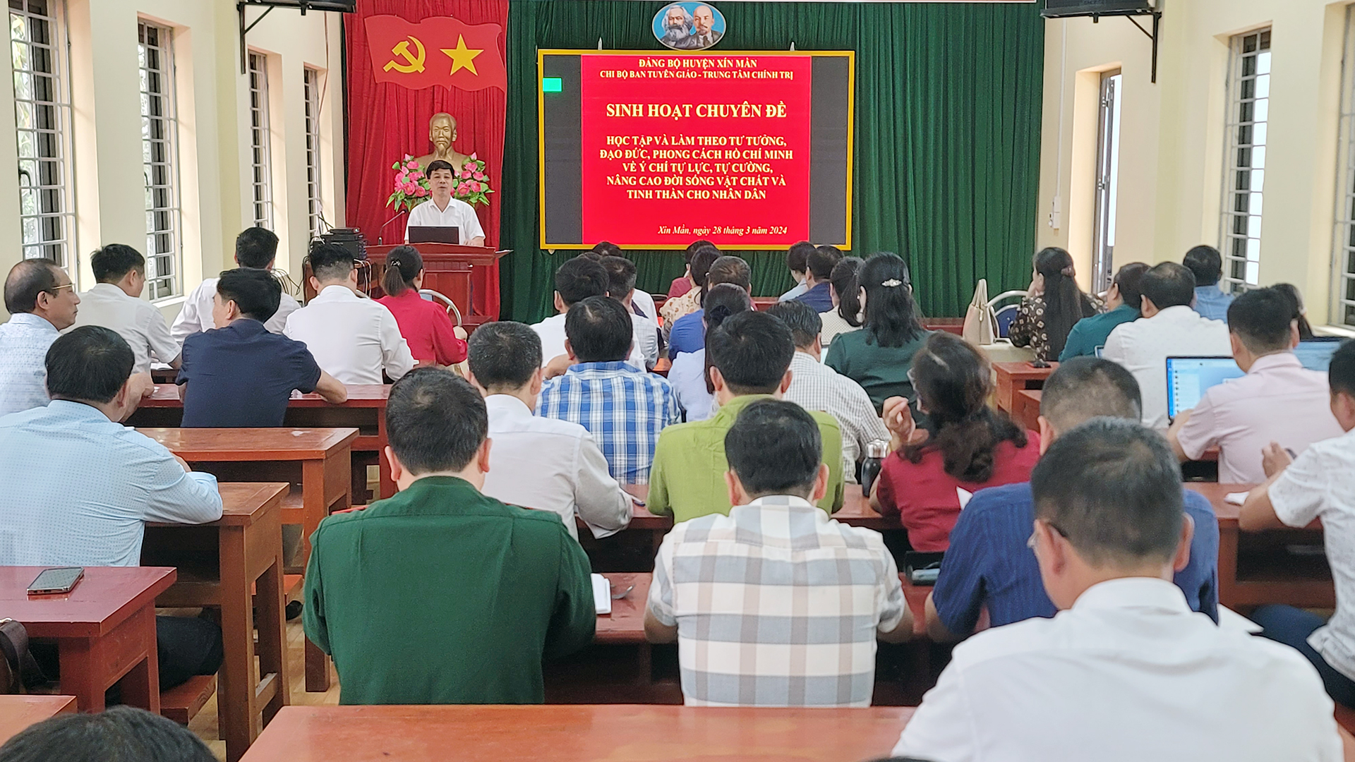 Ban Tuyên giáo Huyện uỷ Xín Mần tổ chức Sinh hoạt Chi bộ điểm Chuyên đề
