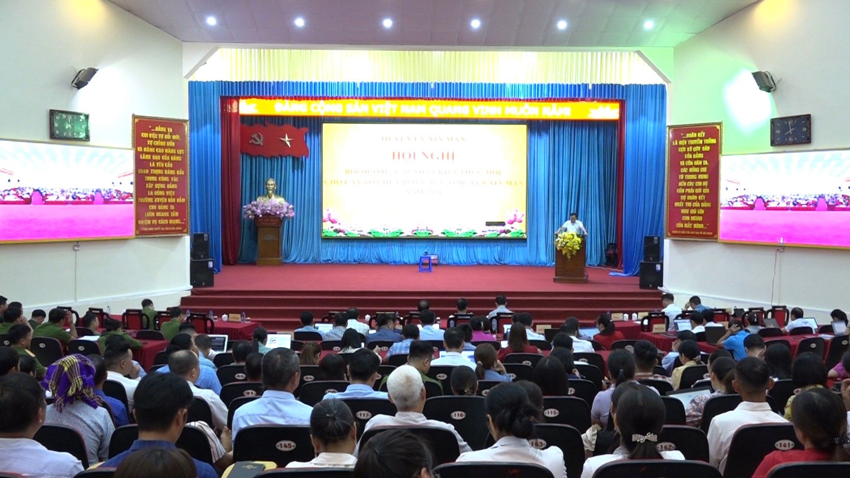Hội nghị tập huấn bồi dưỡng, cập nhật kiến thức mới cho cán bộ chủ chốt các cấp huyện Xín Mần năm 2024