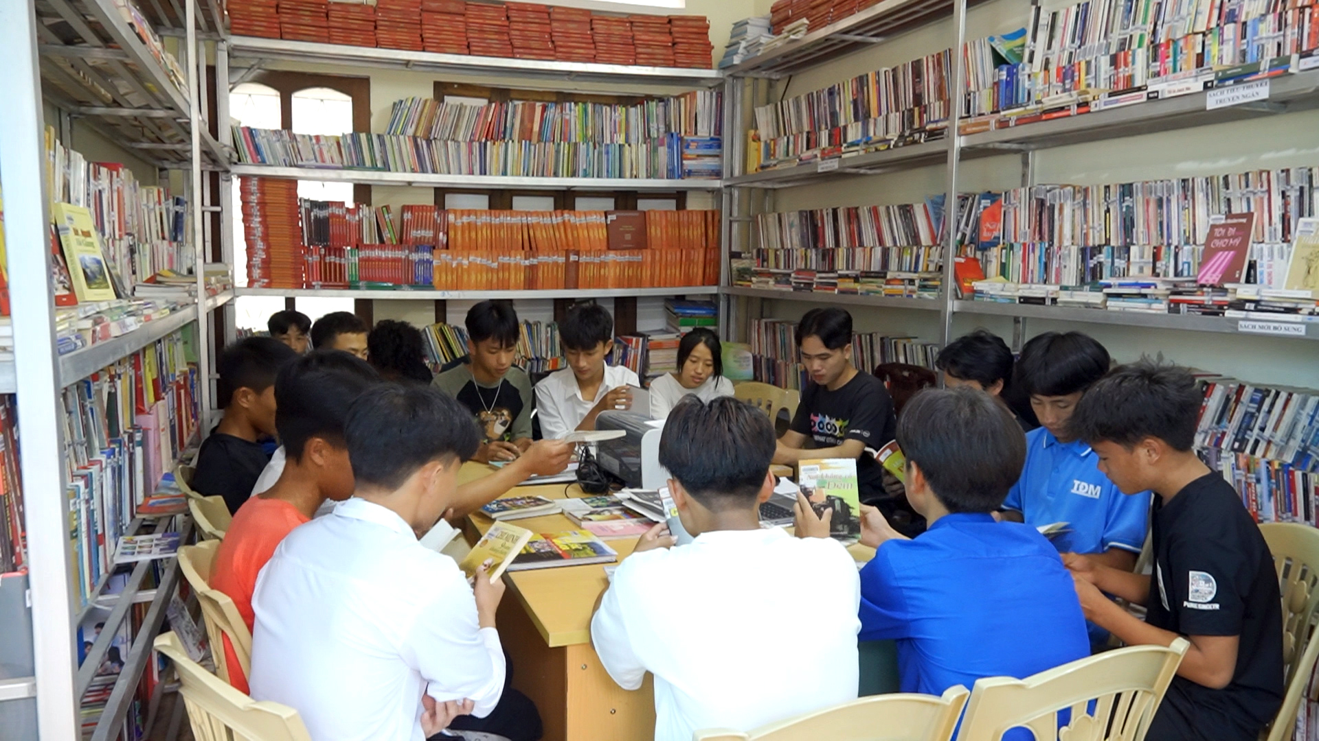 Thư viện huyện Xín Mần thu hút độc giả phát triển văn hóa đọc