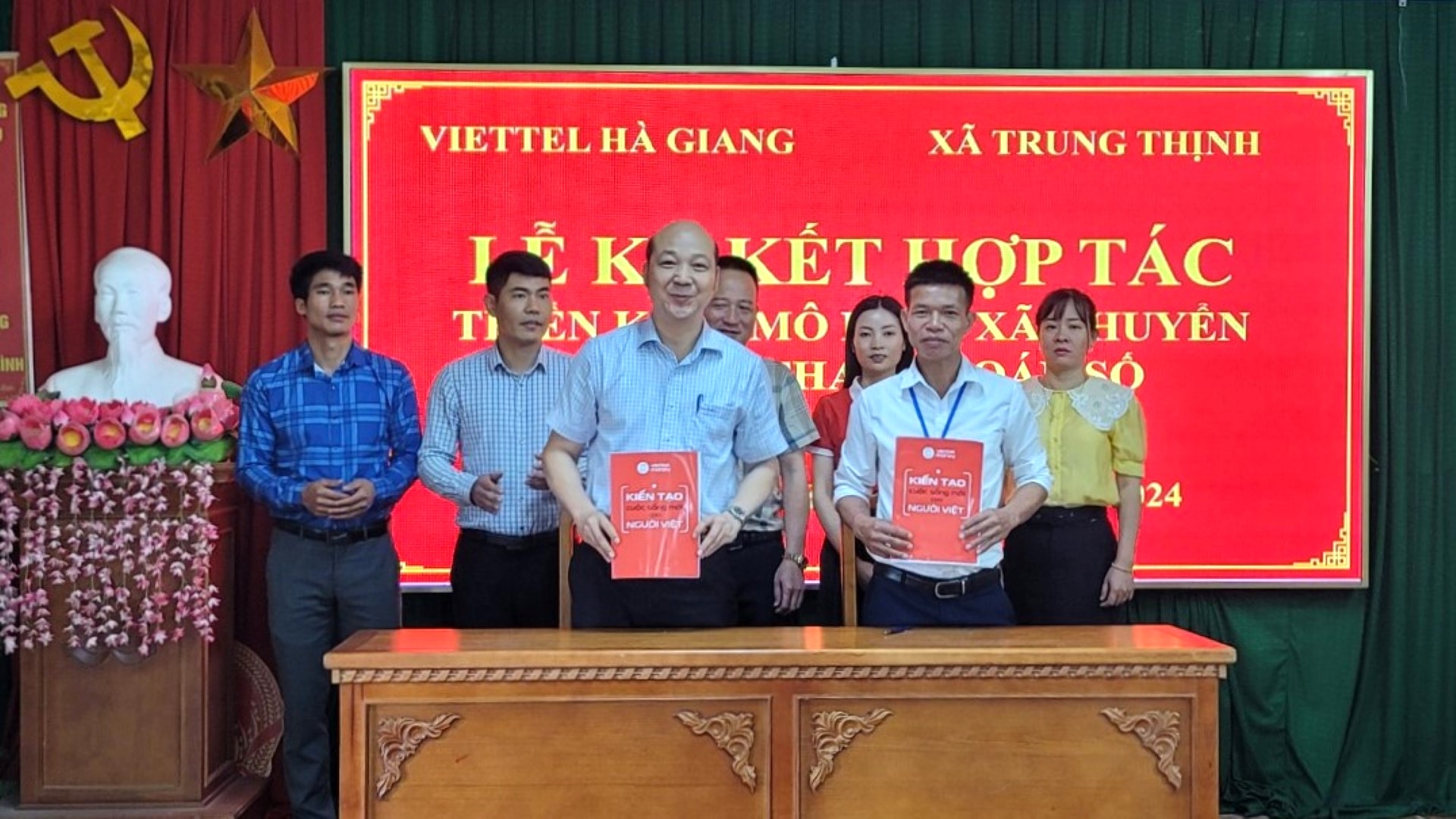 Lễ ký kết hợp tác giữa Viettel Hà Giang với UBND xã Trung Thịnh về triển khai chuyển đổi số, thanh toán số