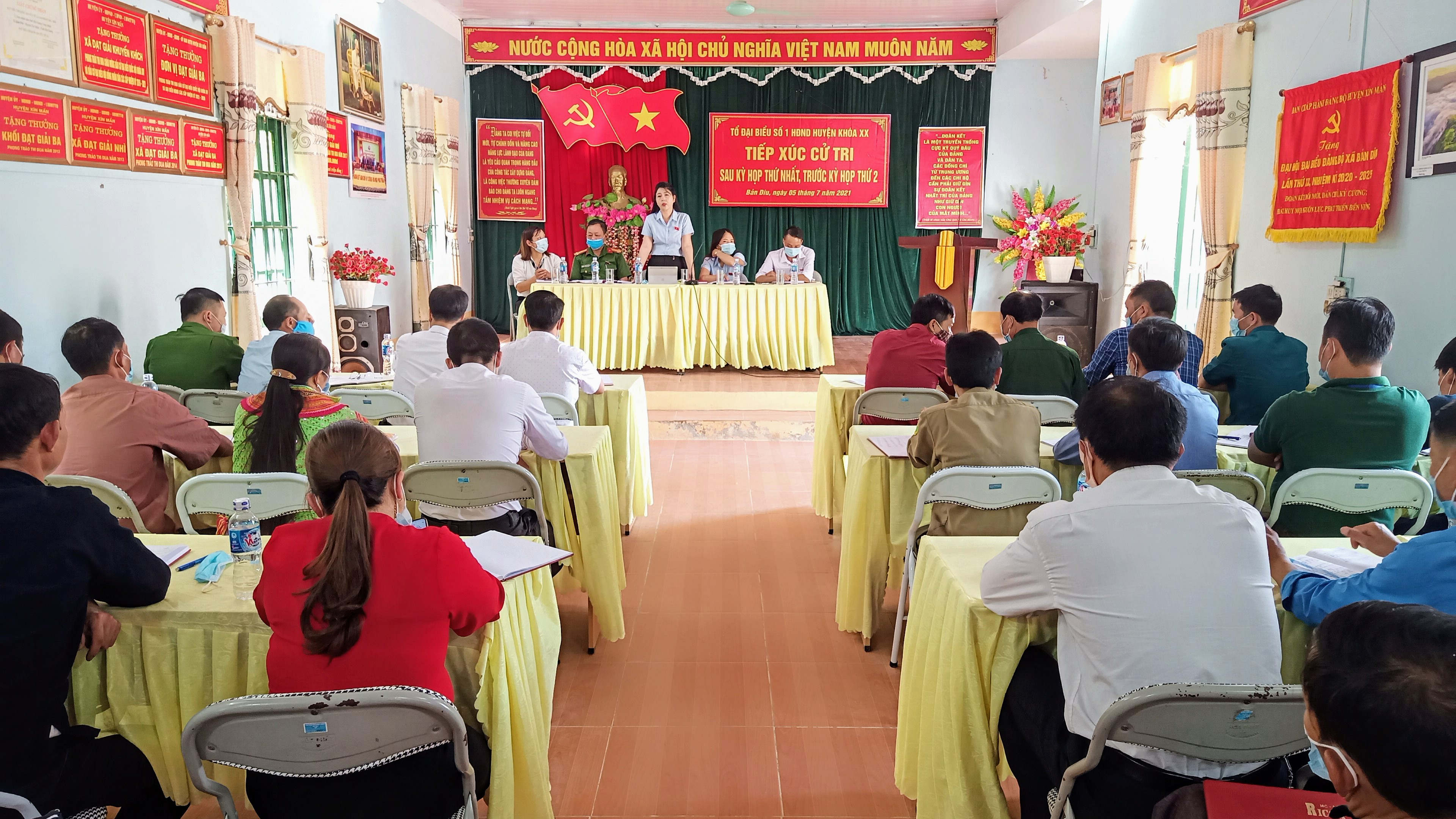 Tổ Đại biểu số 1 HĐND huyện Xín Mần tiếp xúc cử tri tại xã Bản Díu, Xín Mần và xã Nàn Sỉn