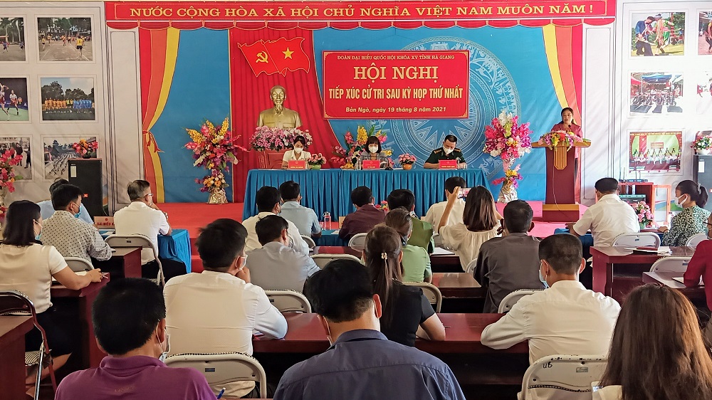 Đại biểu Quốc hội khóa XV tiếp xúc cử tri tại huyện Xín Mần