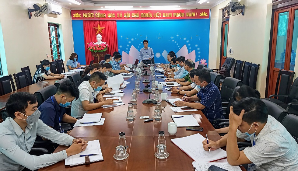 Đoàn kiểm tra công tác CCHC làm việc tại huyện Xín Mần