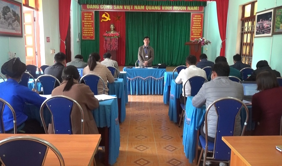 Đồng chí Phó bí thư Thường trực huyện ủy kiểm tra Đảng ủy xã Nàn Ma và thị trấn Cốc Pài