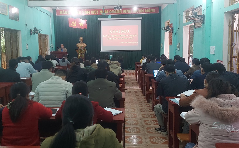 Liên đoàn Lao động huyện Xín Mần tổ chức tập huấn bồi dưỡng nghiệp vụ cho cán bộ công đoàn cơ sở năm 2021