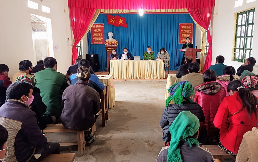 Tổ Đại biểu số 1 HĐND huyện Xín Mần tiếp xúc cử tri tại xã Xín Mần