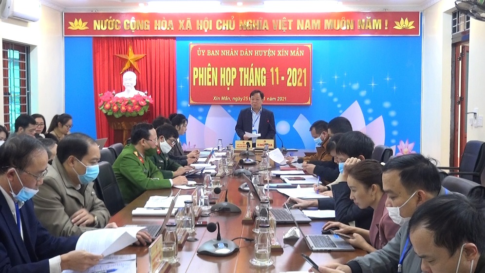 UBND huyện Xín Mần họp phiên tháng 11