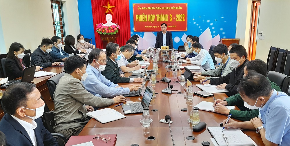 UBND huyện Xín Mần tổ chức họp phiên thường kỳ tháng 3