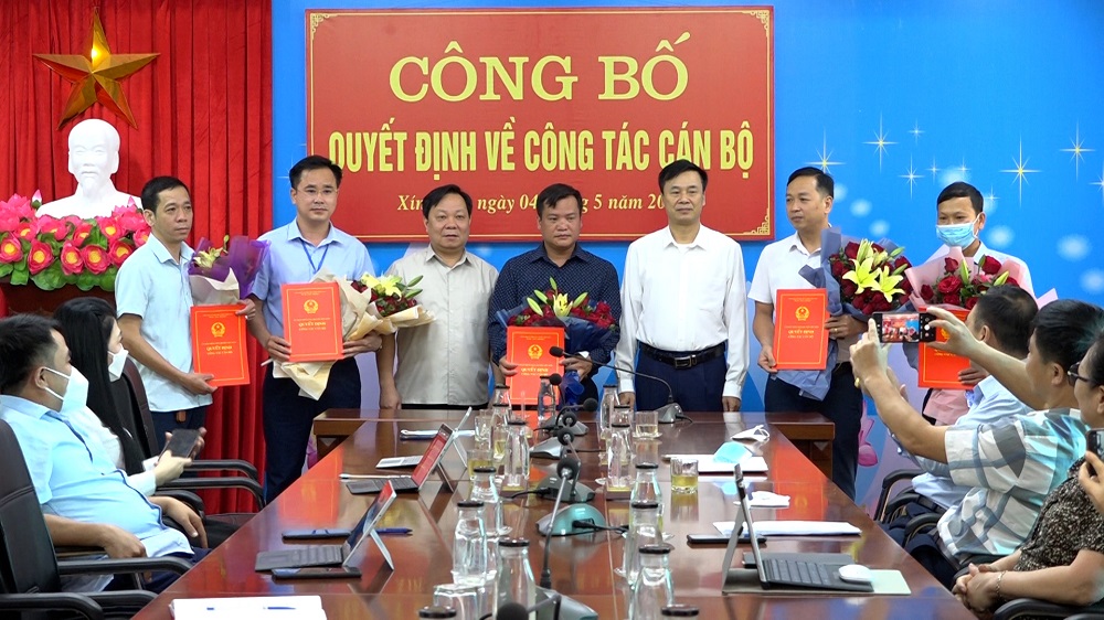 UBND huyện Xín Mần công bố Quyết định về công tác cán bộ