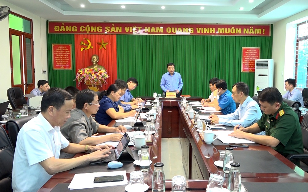 Phó Bí thư Tỉnh ủy Nguyễn Mạnh Dũng làm việc với BTV Huyện ủy Xín Mần
