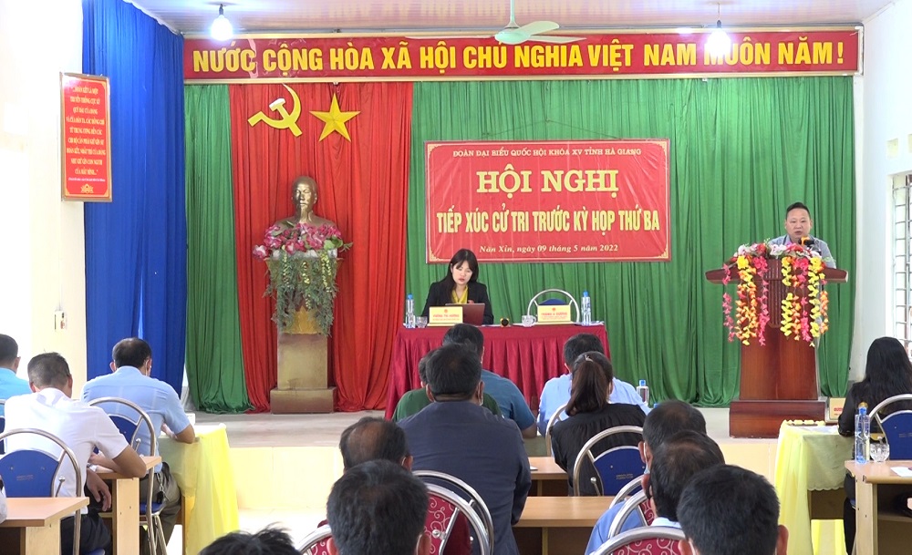 Đoàn đại biểu Quốc hội tiếp xúc cử tri tại huyện Xín Mần