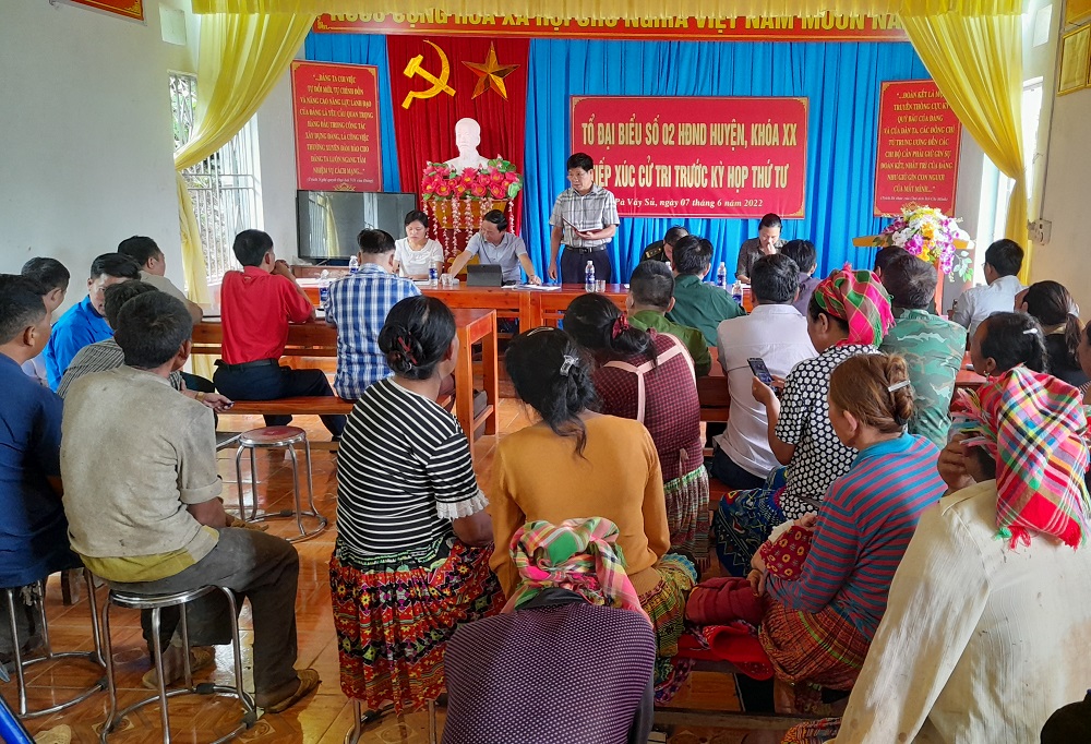 Tổ Đại biểu số 2 - Hội đồng nhân dân huyện Xín Mần tiếp xúc cử tri tại xã Chí Cà và xã Pà Vầy Sủ