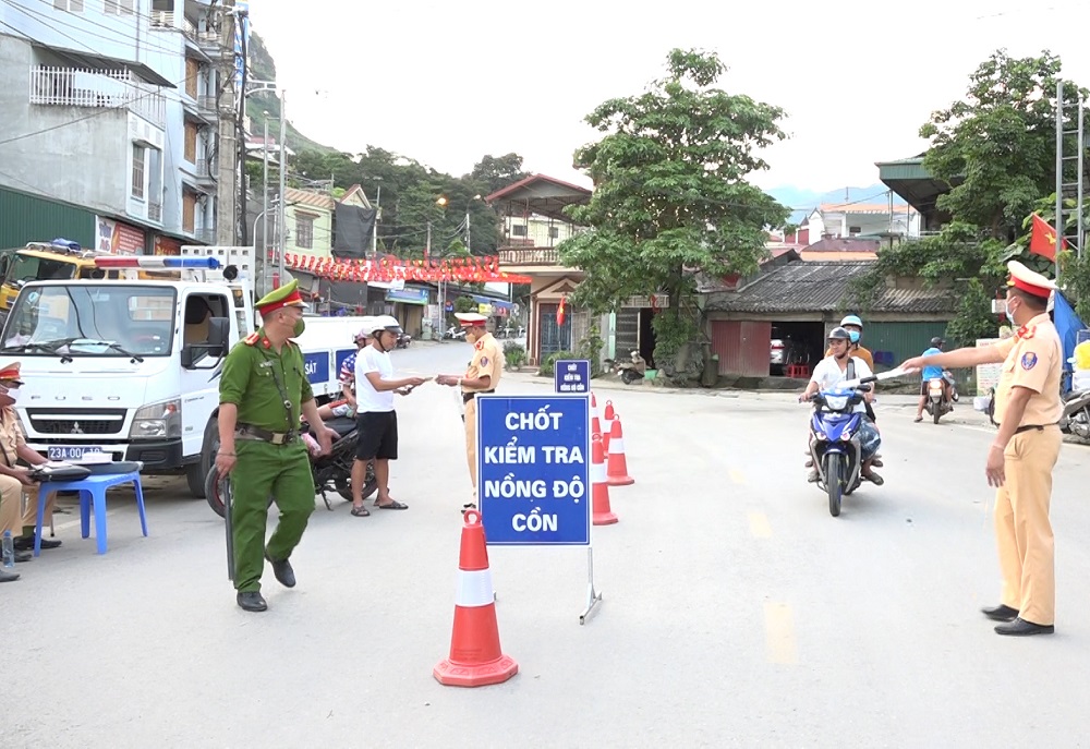 Xín Mần - Ra quân cao điểm kiểm tra, xử lý vi phạm trật tự an toàn giao thông