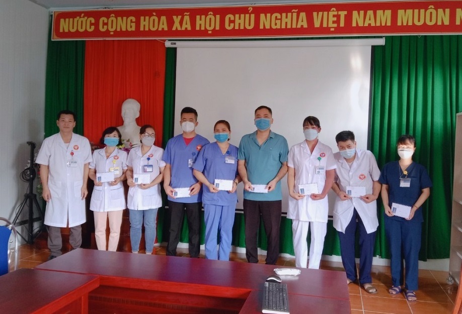 Bệnh viện đa khoa tổ chức tặng quà cán bộ công nhân, viên chức, người lao động nhân ngày thương binh liệt sỹ