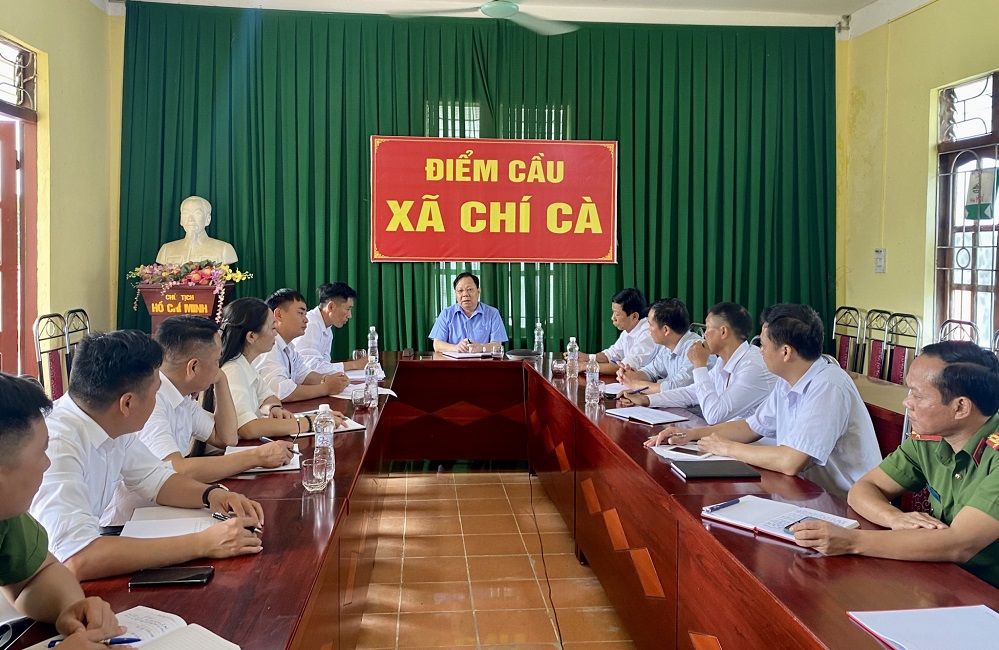 Chủ tịch UBND huyện Xín Mần làm việc tại xã Chí Cà
