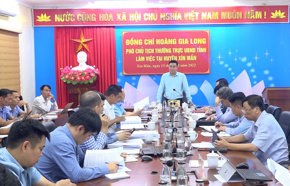 Đồng chí Hoàng Gia Long, Phó Chủ tịch UBND Tỉnh Hà Giang làm việc tại huyện Xín Mần