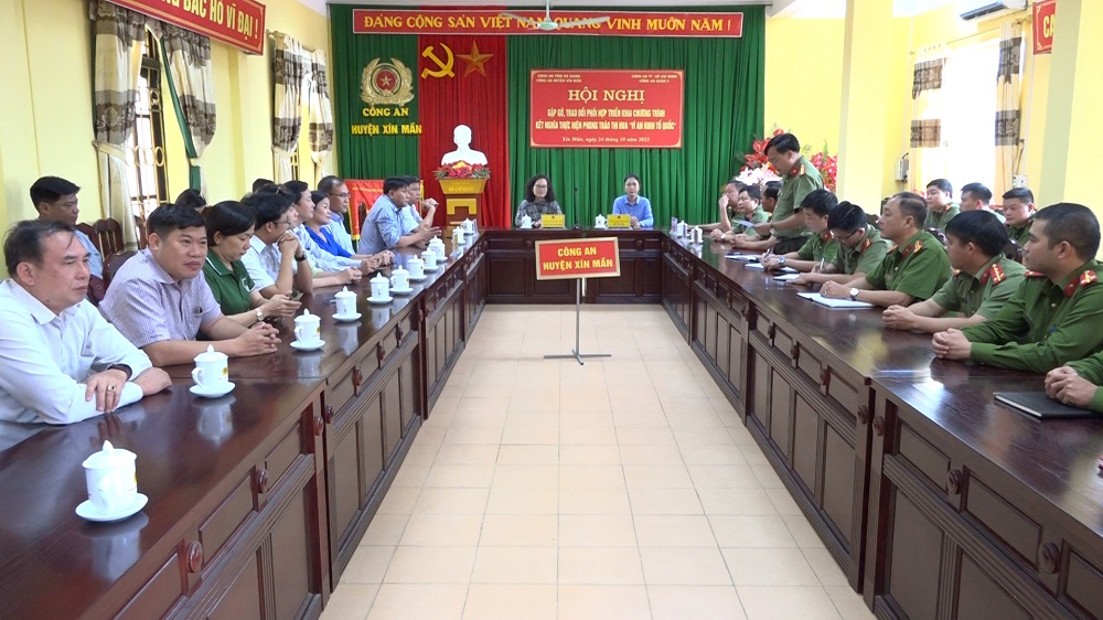 Công an huyện Xín Mần (tỉnh Hà Giang) tổ chức gặp gỡ và kết nghĩa với Công an quận 5 (thành phố Hồ Chí Minh)