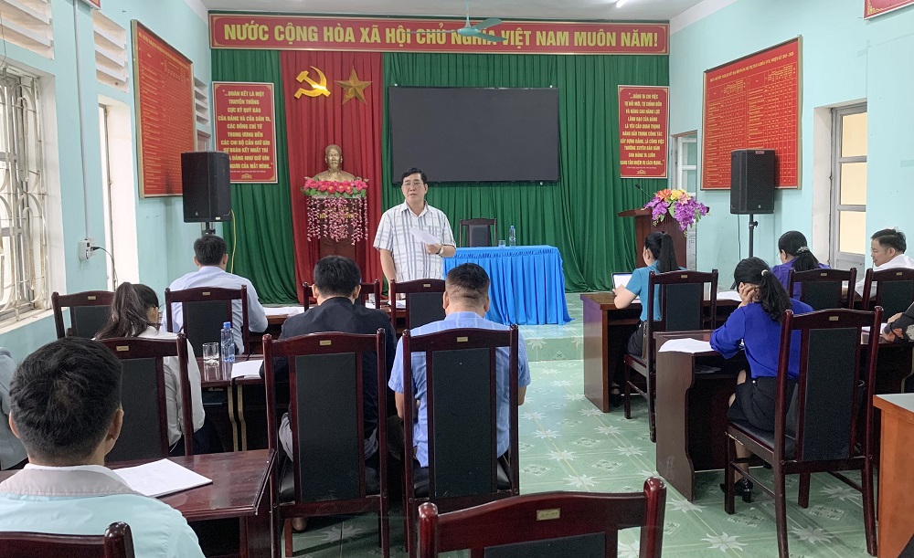 Đoàn kiểm tra kết quả rà soát, đánh giá hộ nghèo của tỉnh Hà Giang làm việc tại huyện Xín Mần