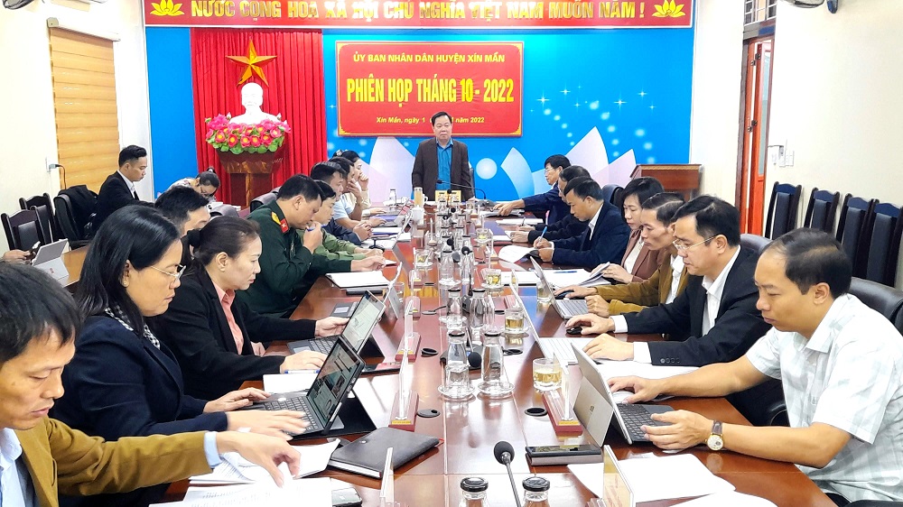 UBND huyện Xín Mần tổ chức Phiên họp thường kỳ tháng 10