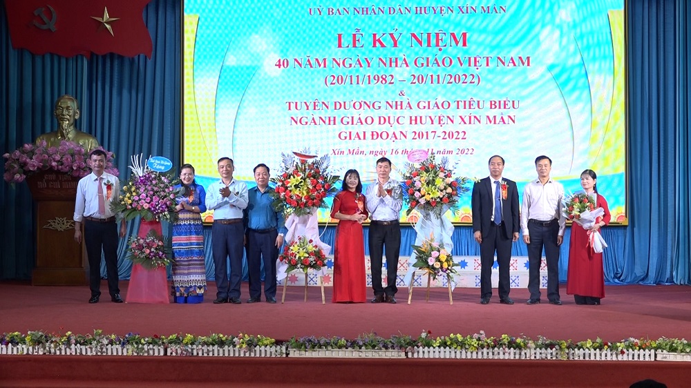 Xín Mần tổ chức kỷ niệm 40 năm ngày nhà giáo Việt Nam