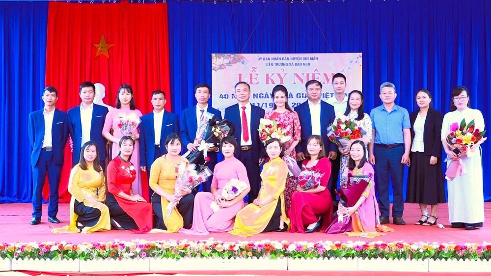 Liên trường xã Bản Ngò tổ chức Kỷ niệm 40 năm ngày nhà giáo Việt Nam