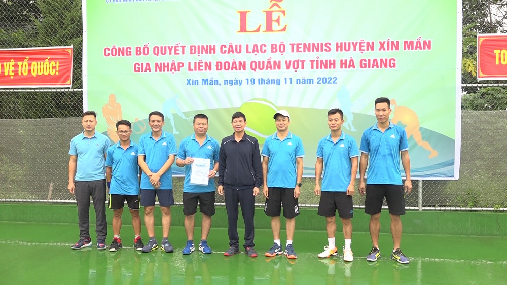 Công bố quyết định CLB Tennis huyện Xín Mần gia nhập Liên đoàn Quần vợt tỉnh Hà Giang