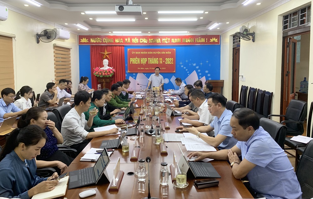 Phiên họp thường kỳ UBND huyện Xín Mần tháng 11 năm 2022