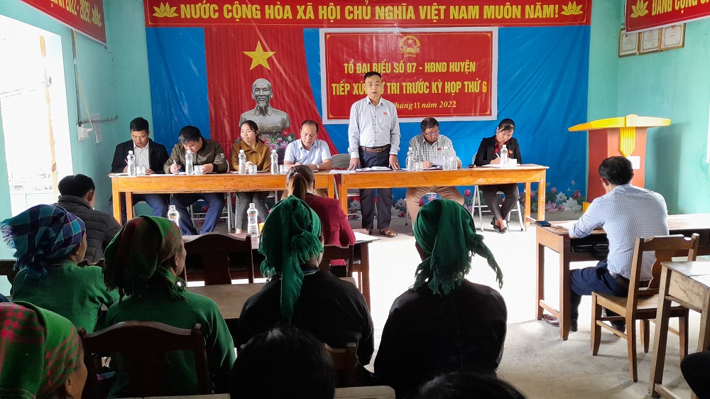 Tổ Đại biểu số 7 - Hội đồng nhân dân huyện Xín Mần tiếp xúc cử tri tại xã Nấm Dẩn