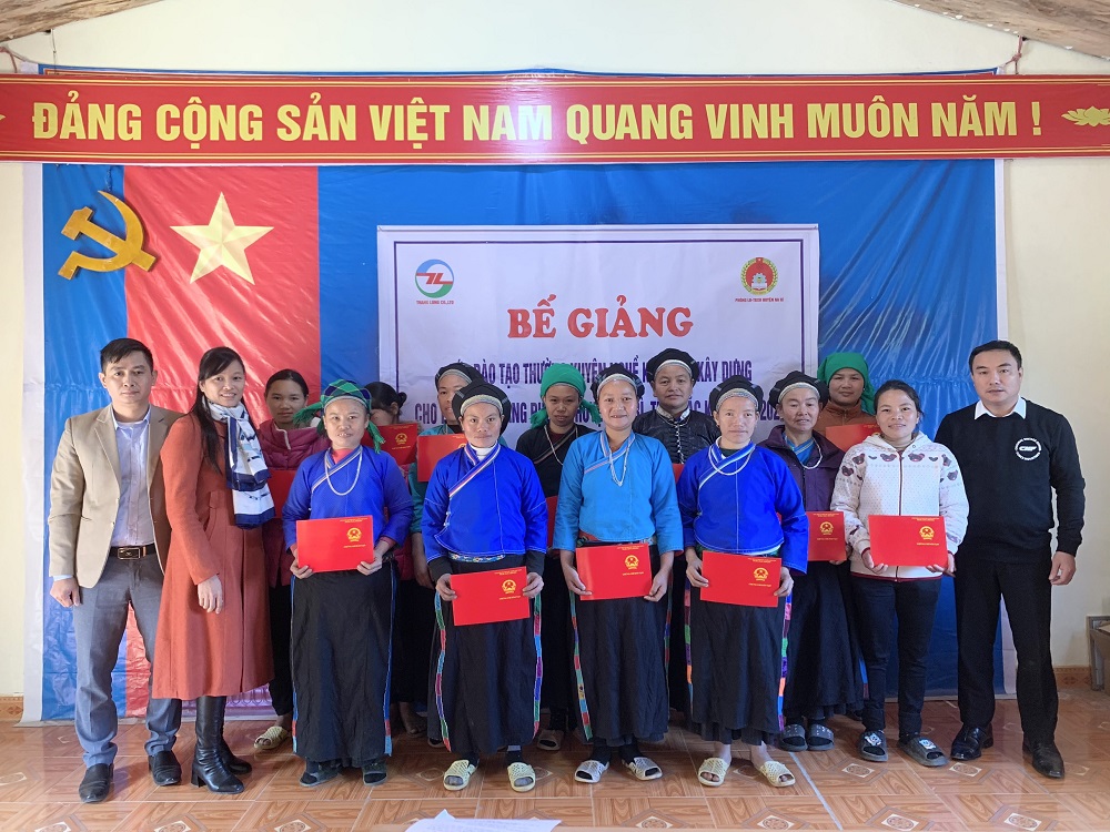 Tổng kết lớp đào tạo nghề May cho lao động nông thôn tại xã Tả Nhìu huyện Xín Mần