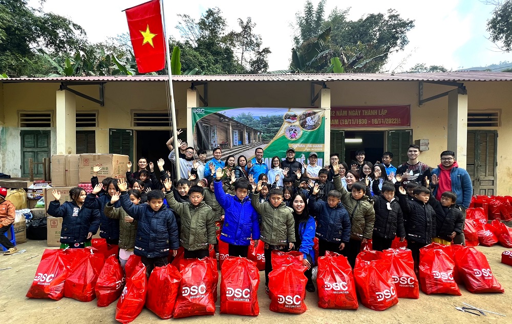 Chương trình thiện nguyện “DSC – Mang tết về bản 2023” tại thị trấn Cốc Pài