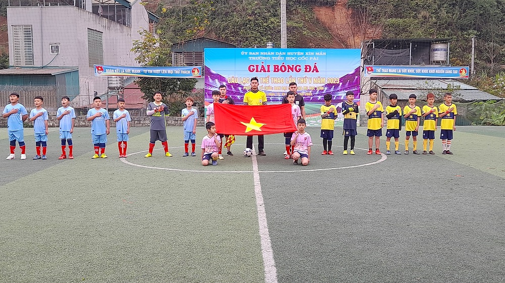 Trường Tiểu học Cốc Pài khai mạc giải Bóng đá Câu lạc bộ lần thứ V