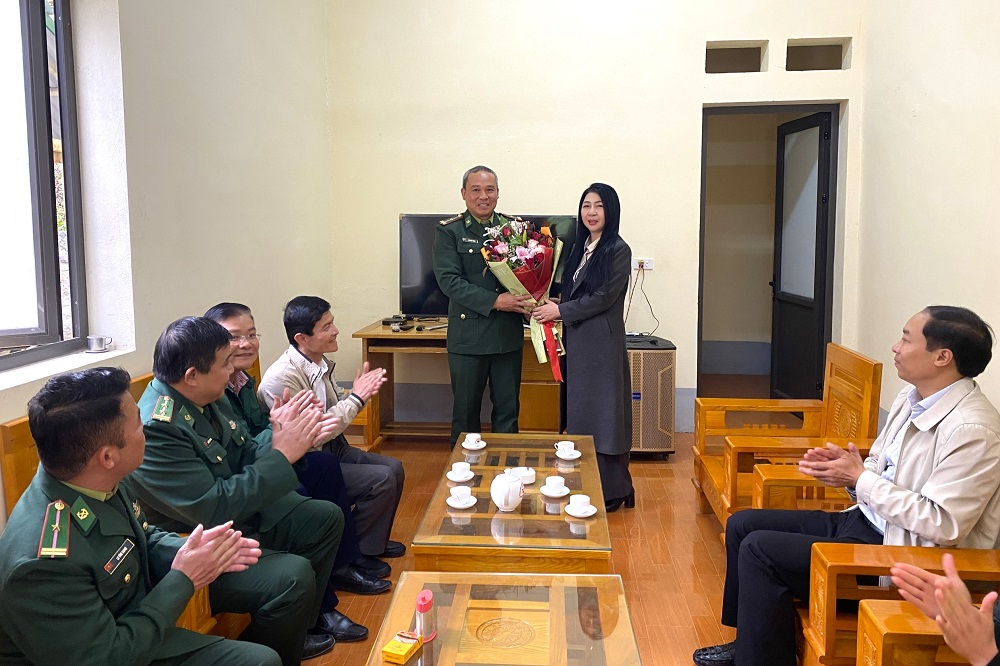 Thường trực UBND huyện thăm, tặng quà Trạm Biên phòng Pà Vầy Sủ