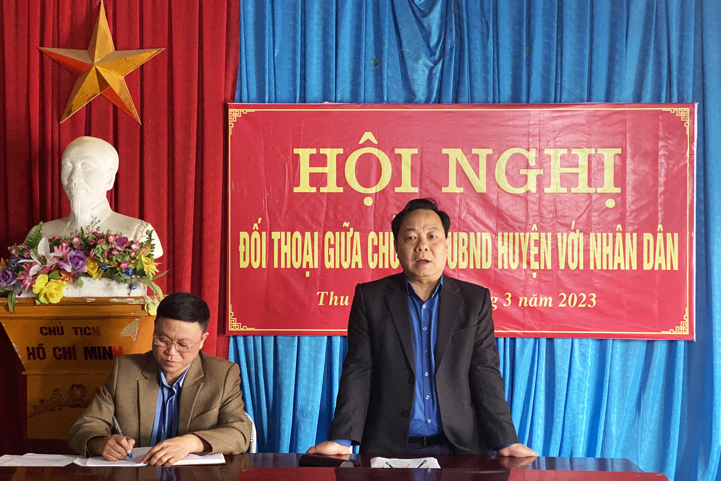 Chủ tịch UBND huyện Phạm Duy Hiền đối thoại trực tiếp với nhân dân xã Thu Tà