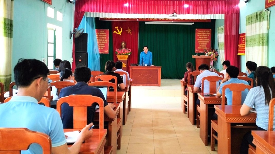 Chủ tịch UBND huyện Phạm Duy Hiền làm việc với Đảng uỷ Xã Nấm Dẩn