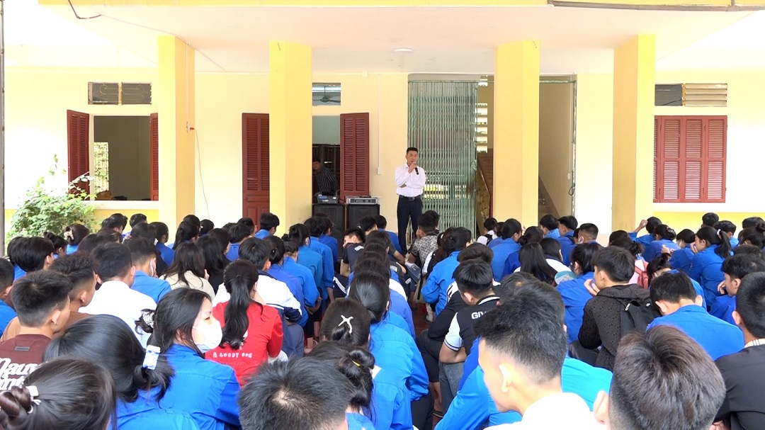 Trường Cao đẳng Cơ điện Hà Nội làm việc tại huyện Xín Mần