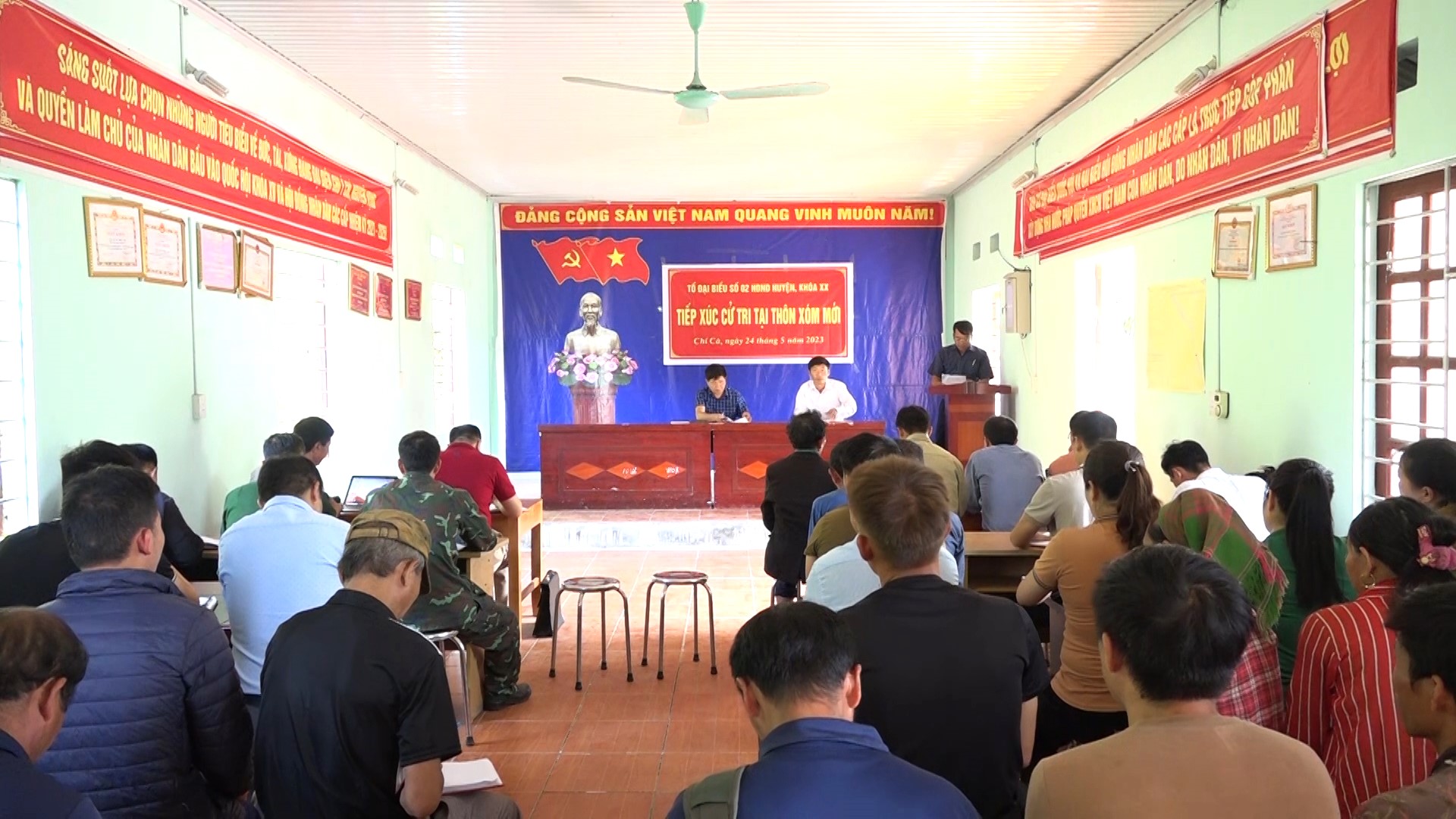 Tổ Đại biểu số 2 - HĐND huyện tiếp xúc cử tri tại xã Chí Cà